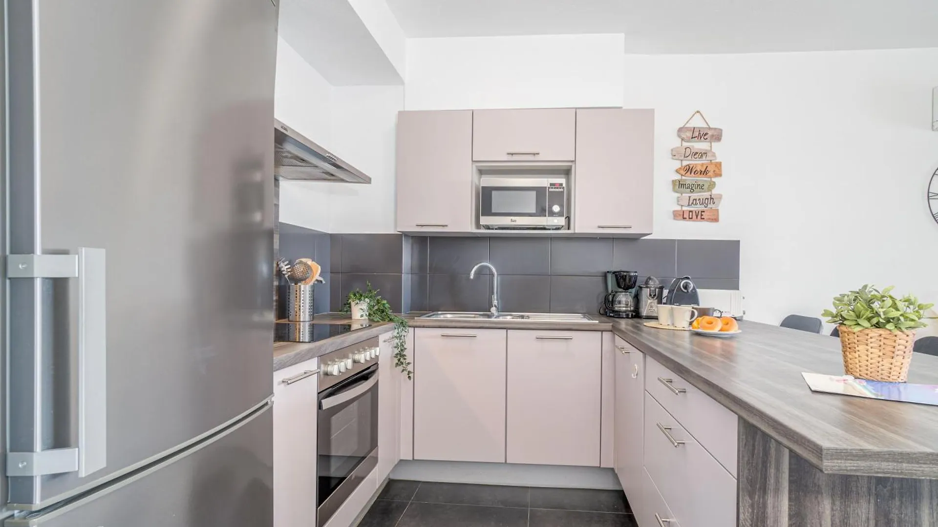 Apart-Rent Apartment Sant Maurici 0137 エンプリアブラバ 0*,  スペイン